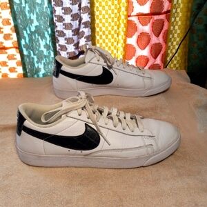 Womens Nike Blazer Low, size 10